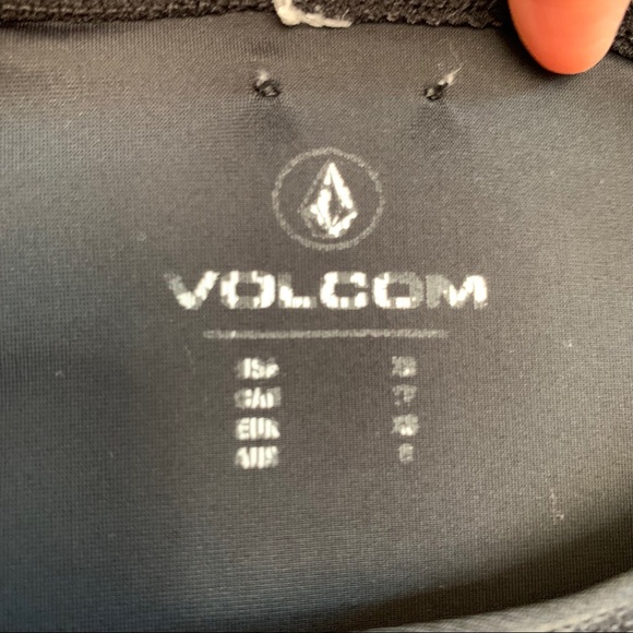 🌼 Volcom Rash Guard - Picture 3 of 7